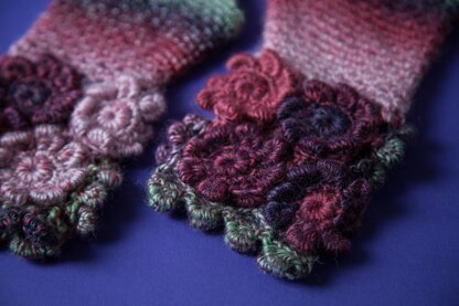 Lovers of flowers/mitts