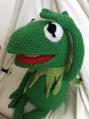 Frog amigurumi doll