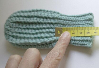 Crochet Pattern For Baby Mittens (0-6 months)