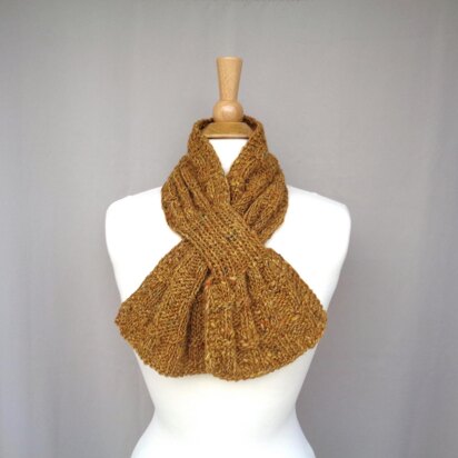 Oro Keyhole Scarf