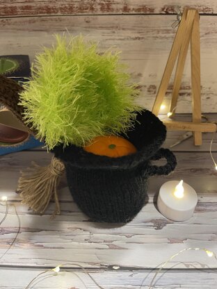 Light-up Witches Cauldron & Broomstick Chocolate Orange Cover Knitting Pattern