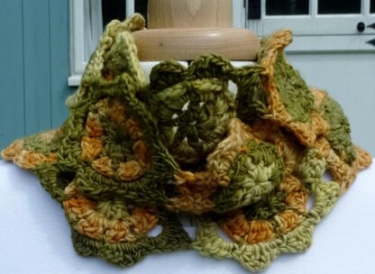 Floral Autumn Cowl