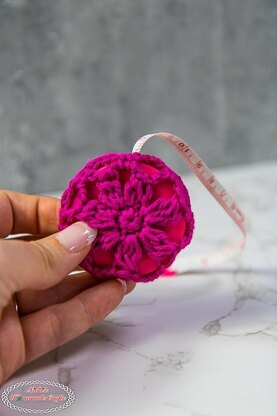 Lacy Flower Measuring Tape Cover