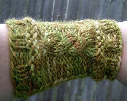 Twist on the Wrist Warmers