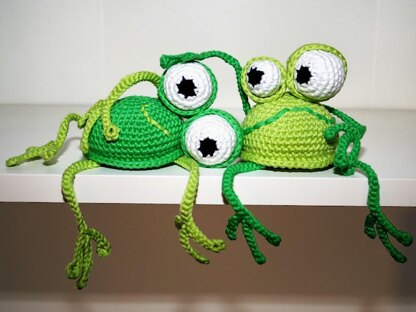 Frog - Shelf Sitter - Amigurumi