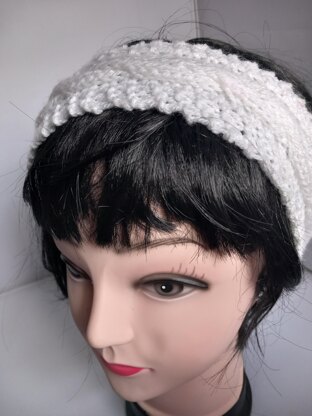 Eight cable knit headband