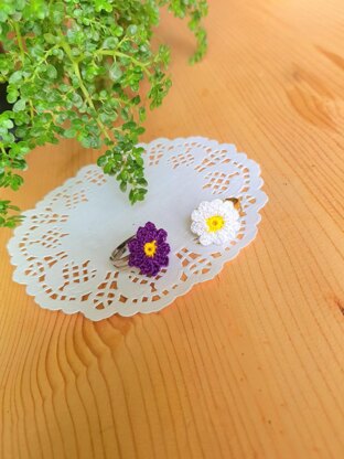 Daisy flower earrings, pendant and finger ring