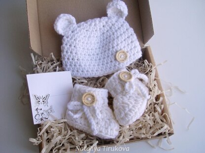 Polar Bear Baby Hat and Booties Set
