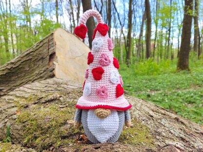 Crochet Valentine gnome