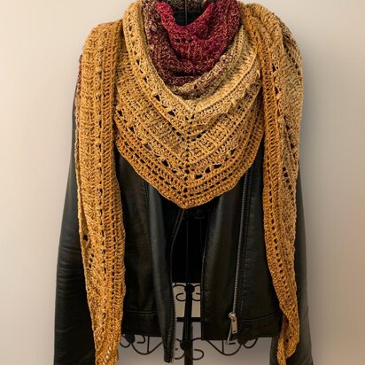 Flat Triangular Scarf "Medea"