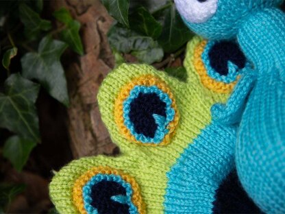 Peacock in Deramores Studio Baby Soft DK Acrylic - Downloadable PDF