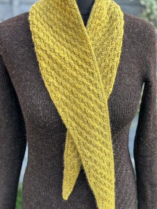 Saltash Triangular Scarflette