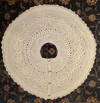 Bonnie's Aran Cabled Christmas Tree Skirt