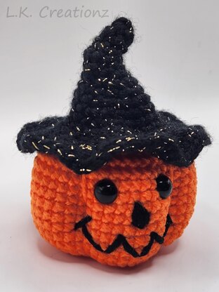 Pumpkin Witch Amigurumi