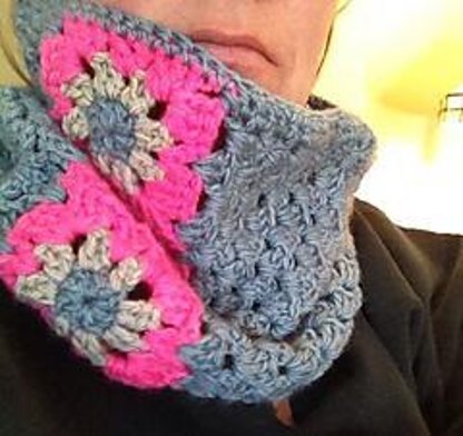 Granny square flower cowl neckwarmer