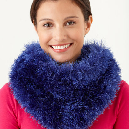 Cushy Fur Cowl in Lion Brand Fun Fur - L0734F