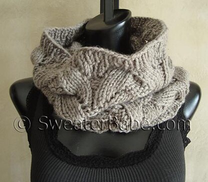#107 Deluxe Lace Seamless Cowl