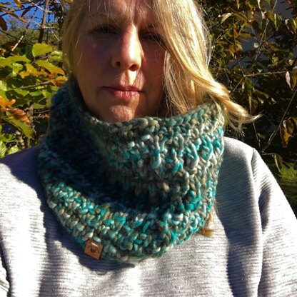 Mottled Green Cowl