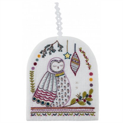 Un Chat Dans L'Aiguilles Christmas Owl Embroidery Kit