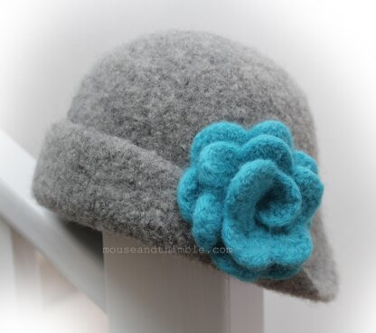 Felted Cloche & Flower Brooch UK TERMS 1423
