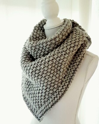Grey winter blanket // cozy shawl