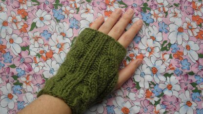 Cable Fingerless Gloves