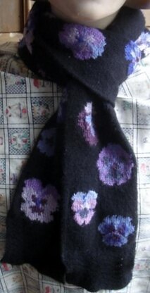 Pansy scarf with Feather-and-Fan edgings