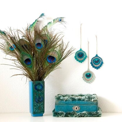 Crochet Motif or Garland: Small Peacock Feather