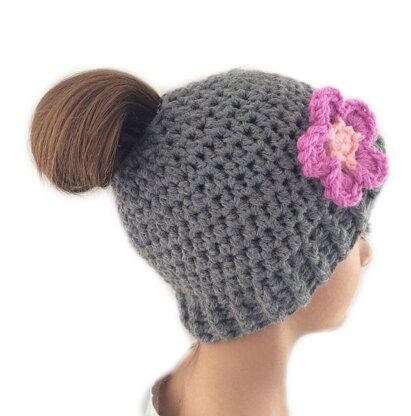 Messy bun hat with a plug