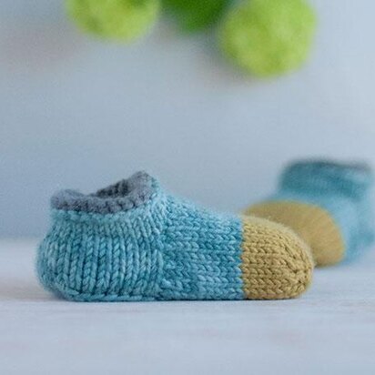 Baby booties that Stay on 'Style Noah' - knitting pattern