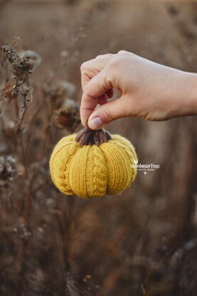 Cozy cable pumpkins. Knitted Pumpkin Pattern.