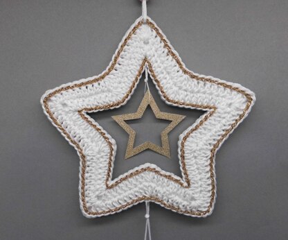 Crochet pattern star hanging decoration - super easy and versatile - from scraps of yarn