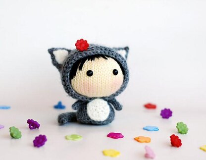 Gray Girl-Cat ( knitted round ). Toy from the Tanoshi series.