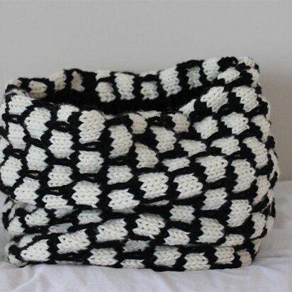 Black and White Cowl - knitting pattern