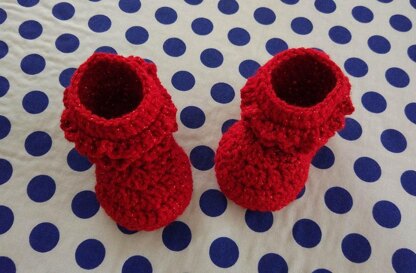 Ruffled baby booties