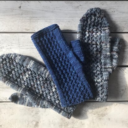 Eyelet Ribbed Mitten Duo