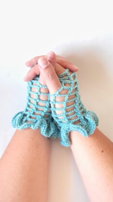 Nix lace crochet gloves