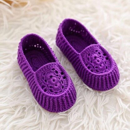 Crochet Slippers Pattern – Women’s House Shoes – Easy Adult Clogs PDF + Video Tutorial