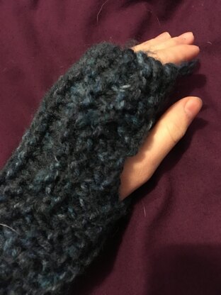 Easy Peasy Wrist Warmers Knitting pattern by Ruth Maddock