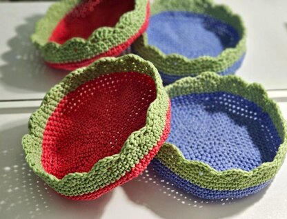 Scalloped Edge Basket