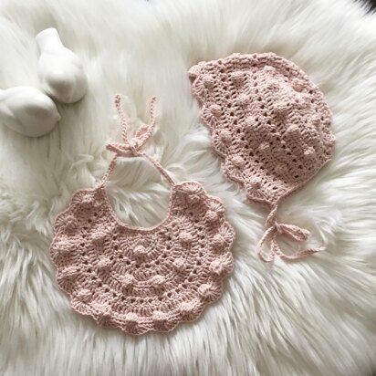 Daphne Baby Bib & Bonnet Set N 486