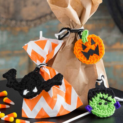Halloween Gift Trims in Red Heart Super Saver Economy Solids - LW4921 - Downloadable PDF