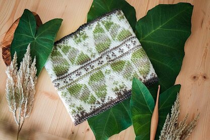 Monstera Crochet Cowl