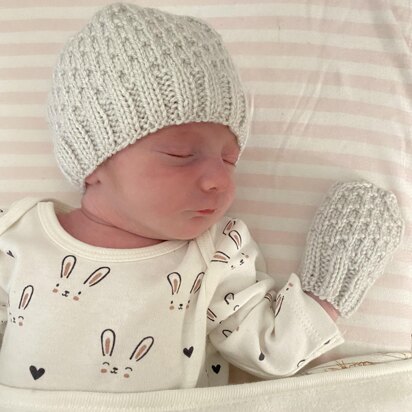 Little Dot Newborn Hat & Mittens