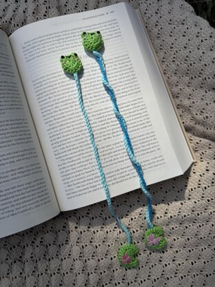 Crochet Frog and Lily Pad Bookmark Pattern