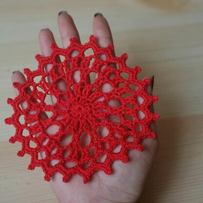 Pointy picot doily