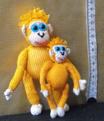 MICRO OSCAR THE BABY ORANGUTAN (AMIGURUMI) KNITTING PATTERN - MADMONKEYKNITS.COM