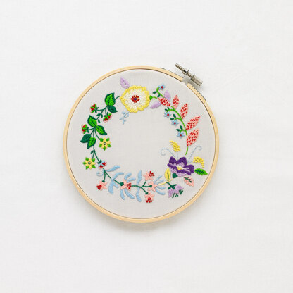Mint & Make Joyful Wreath 6" Embroidery Kit with Hoop