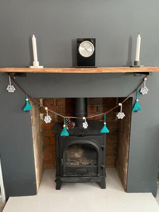 Twinkling Trees and Snowflakes Garland