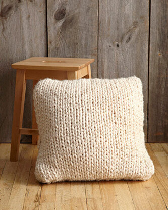 Big Stitch Pillow in Lion Brand Wool-Ease Thick & Quick - L0131AD